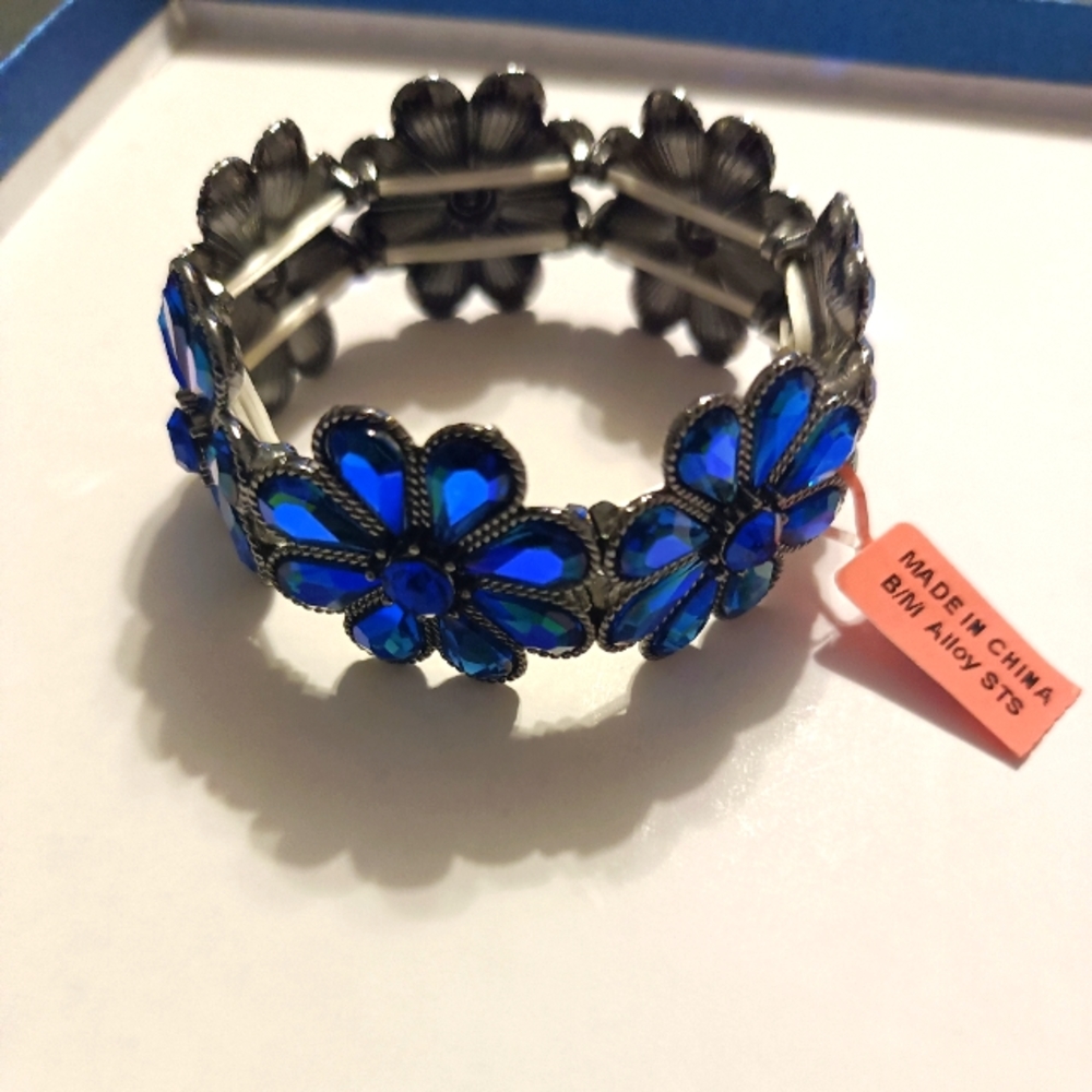 QVC FLOWER GEM BLING CASTING STONE STRETCH BRACELET